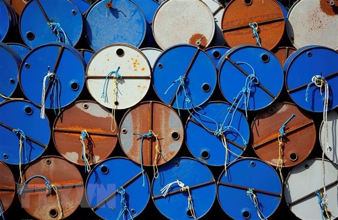 Trung Quốc, Ấn Độ "tranh thủ" mua dầu Nga khi giá giảm
