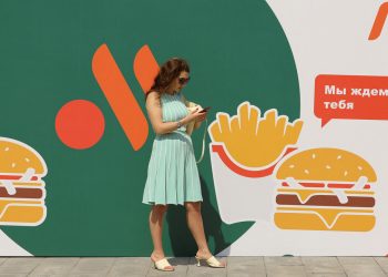 Thách thức sự "tẩy chay" từ phương Tây, Nga mở ngay chuỗi đồ ăn nhanh thay thế McDonald's