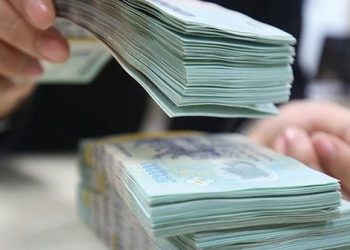 Không lùi thời hạn tăng lương sang năm 2023