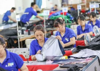 Các nhà máy Trung Quốc khốn đốn khi nhu cầu tại Mỹ và châu Âu suy giảm