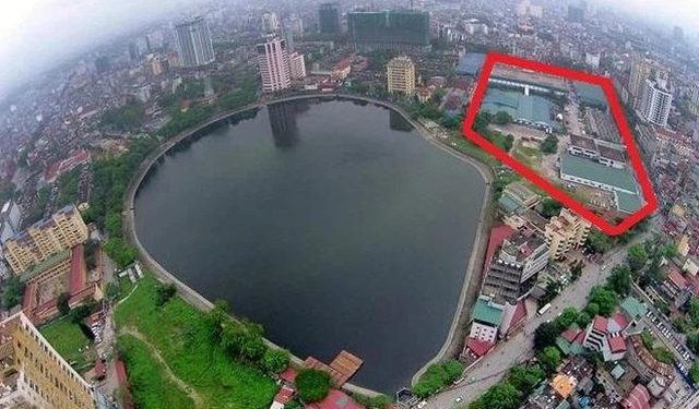 Chủ sở hữu khu đất triển lãm Giảng Võ đang lãi cả trăm tỷ mỗi quý, vốn hóa xấp xỉ tỷ đô trước khi Hà Nội huỷ quyết định xây 10 toà cao ốc ở khu “đất vàng” - Ảnh 1.