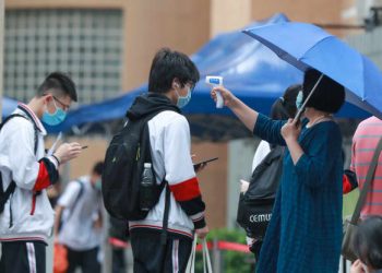 Người Trung Quốc ngày càng tiết kiệm, không muốn đầu tư chứng khoán