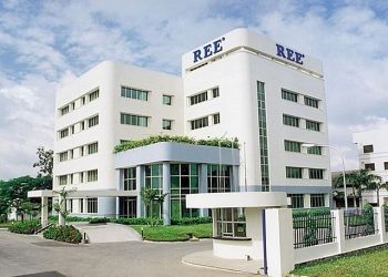 REE nói gì về việc bị xử phạt do không báo cáo giao dịch? - Ảnh 1.