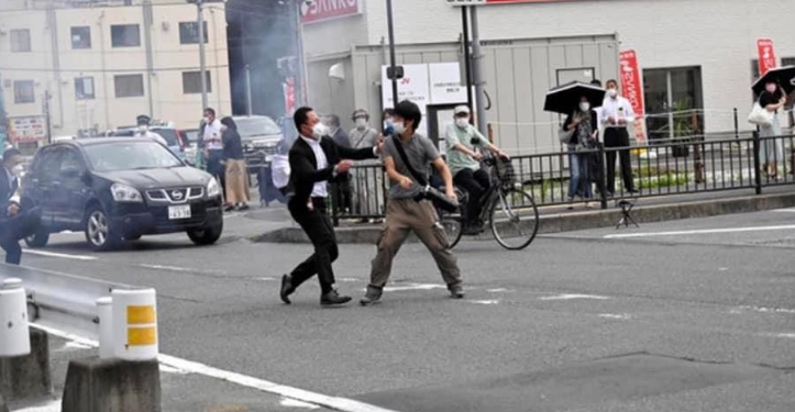 Nghi phạm bắn Thủ tướng Shinzo Abe là ai?
