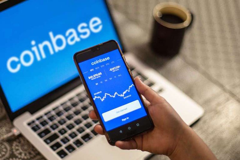 Cathie Wood bán cổ phiếu Coinbase