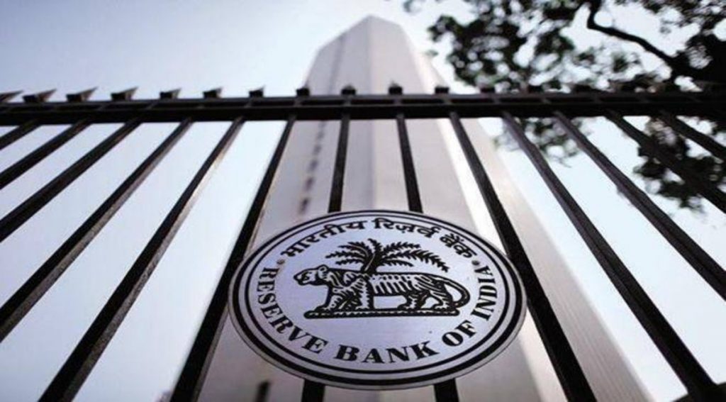 RBI chuẩn bị chi hơn 100 tỷ USD để bảo vệ đồng rupee