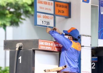 Bộ Công Thương xây kịch bản giá xăng cuối năm