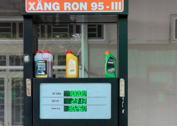 Phạt 2 cửa hàng xăng dầu bán giá vượt mức niêm yết