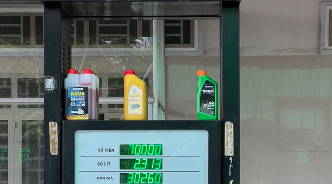 Phạt 2 cửa hàng xăng dầu bán giá vượt mức niêm yết