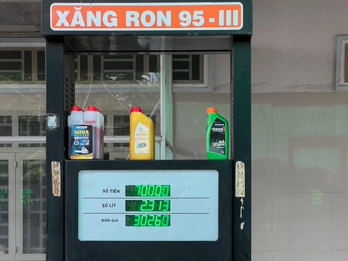 Phạt 2 cửa hàng xăng dầu bán giá vượt mức niêm yết