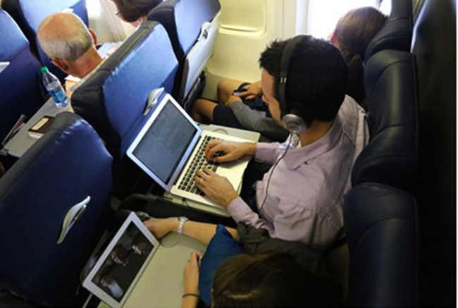 vimoney: Chiếc điện thoại cài ở cửa sổ máy bay: Lãnh đạo Cục Hàng không lên tiếng