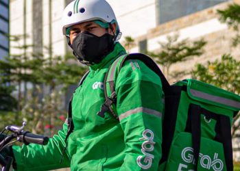 Nhiều dịch vụ của Grab áp dụng "phụ phí nắng nóng"