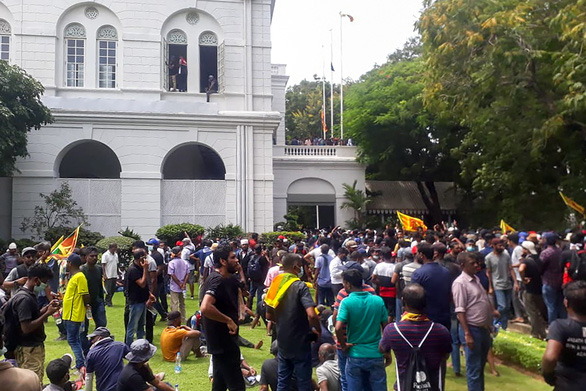 Tổng thống Sri Lanka bỏ trốn vì đám đông xông vào phủ, yêu cầu từ chức