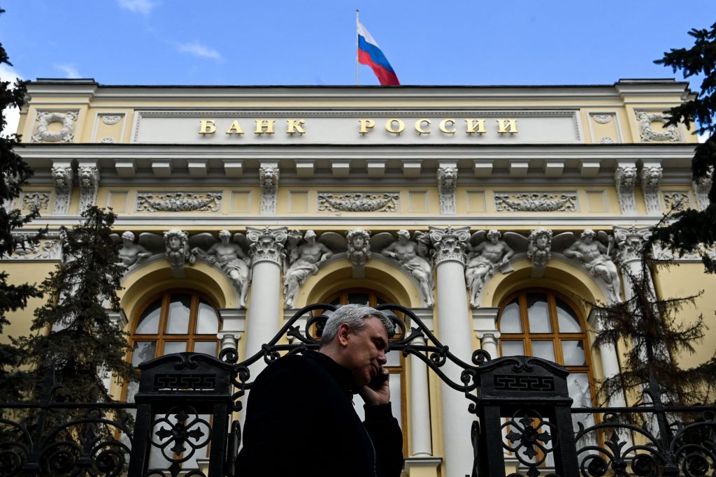 Ngân hàng trung ương Nga nới lỏng các hạn chế ngoại hối cho các ngân hàng