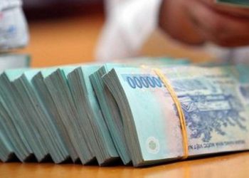 Sát ngày đáo hạn trái phiếu, một doanh nghiệp phải vay vốn lãnh đạo trả nợ