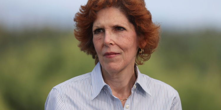 Tăng lãi suất không thể chỉ dựa vào “bước chân” đã đi trong tháng trước