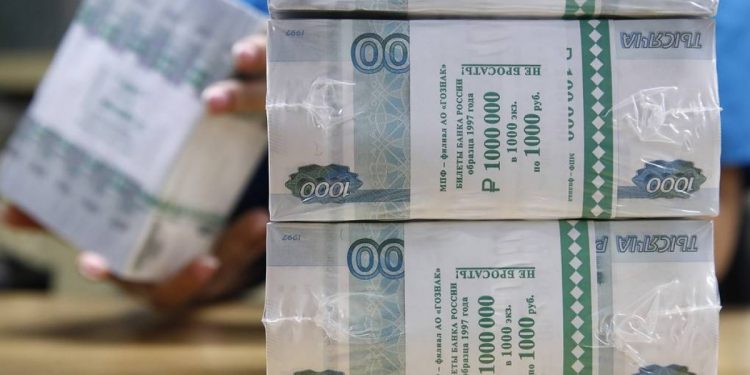 Ukraine bị hạ tín nhiệm xuống mức ‘vỡ nợ’