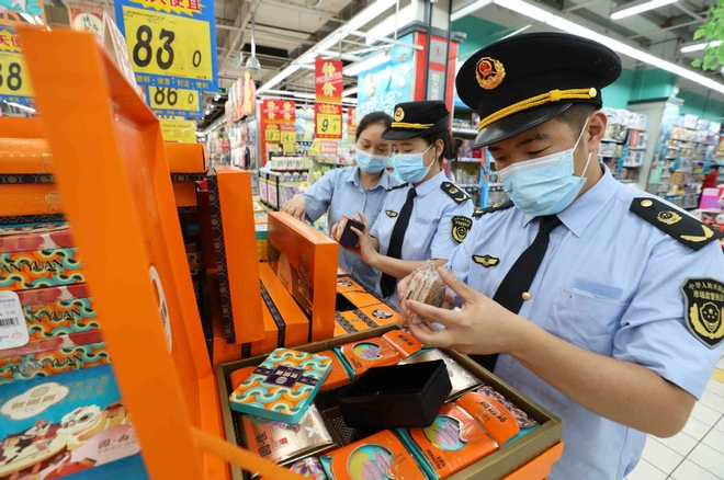 vimoney: Trung Quốc: Phạt doanh nghiệp bán bánh trung thu giá trên trời