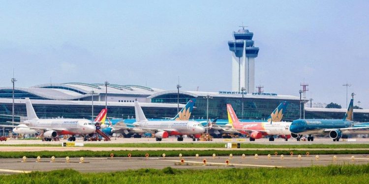 Các hãng hàng không bắt đầu bán vé máy bay Tết từ 15/8