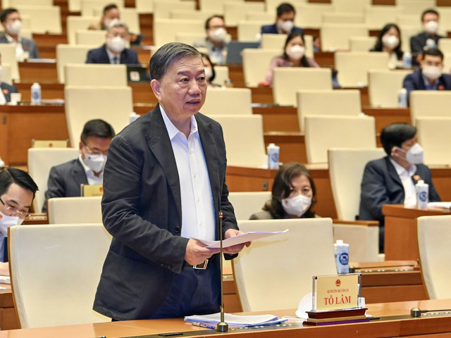 Bộ trưởng Tô Lâm trả lời về hộ chiếu mẫu mới tại phiên họp Thường vụ Quốc hội ngày 10/8