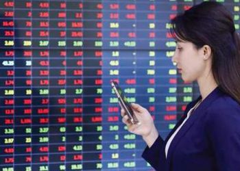 Cổ phiếu thép bứt phá trong phiên VN-Index điều chỉnh, khối ngoại bán ròng gần 400 tỷ đồng