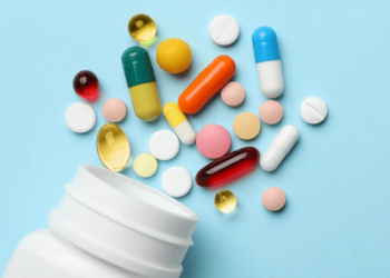 Dược liệu Trung ương 2 bị xử phạt vì không đăng ký giao dịch chứng khoán - Ảnh 1.