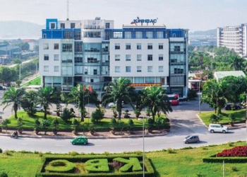 Lợi nhuận nhiều doanh nghiệp niêm yết giảm mạnh sau soát xét - Ảnh 1.