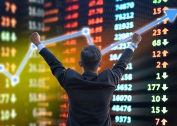 Tâm lý thị trường cải thiện giúp VN-Index tăng gần 5 điểm, khối ngoại bán ròng hơn 300 tỷ đồng