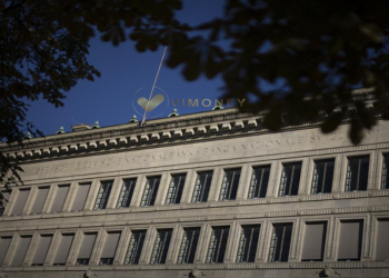 Thụy Sĩ mạnh tay nâng lãi suất chuẩn lên mức cao nhất lịch sử