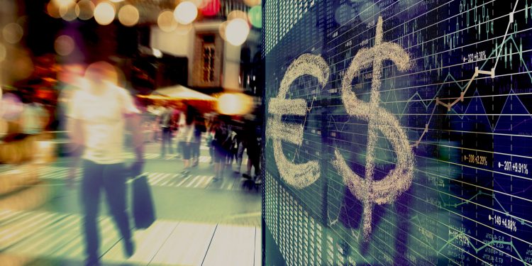 Thị trường bắt đầu lo lắng về bước đi tiếp theo của Fed và ECB trong cuộc chiến với lạm phát