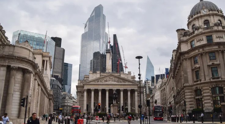 Ngân hàng Trung ương Anh tăng lãi suất lần thứ 7 liên tiếp