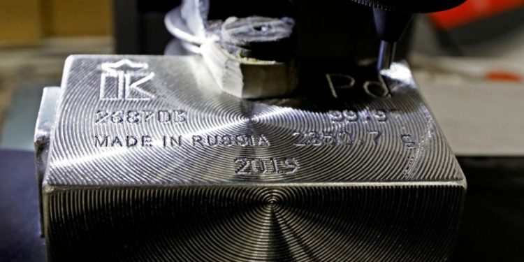 Bất chấp xung đột giữa Nga và Ukraine, châu Âu và Mỹ tăng cường mua kim loại công nghiệp chủ chốt của Nga