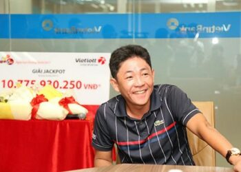 Bao nhiêu "tỷ phú" Vietlott nhận thưởng không đeo mặt nạ?