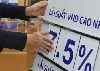 Đồng loạt giảm lãi suất tiết kiệm tại các ngân hàng