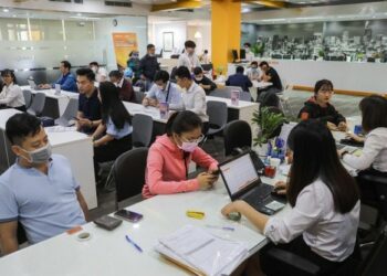 3 năm thăng trầm chứng khoán Việt - Ảnh 1.