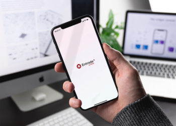 Chứng khoán DNSE nhận giải thưởng Top 10 thương hiệu tăng trưởng ấn tượng 2022 - Ảnh 1.