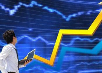 Cổ phiếu bất động sản, đầu tư công bứt phá, VN-Index tăng hơn 12 điểm