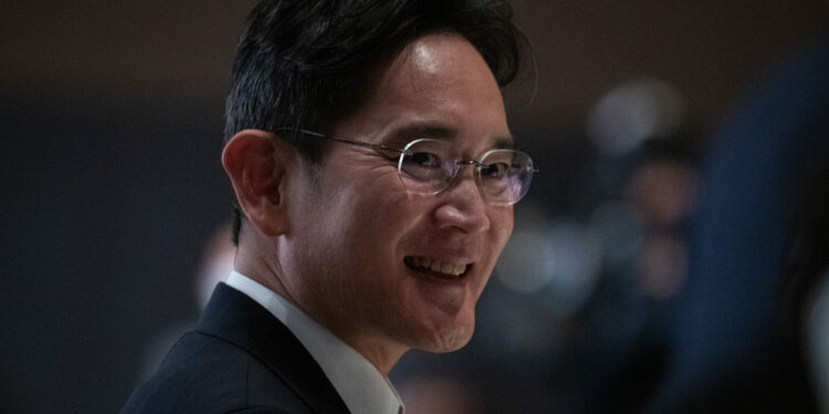 Jay Y. Lee chính thức tiếp quản đế chế Samsung 250 tỷ USD