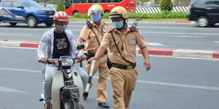 Bộ Công an đề xuất 4 trường hợp CSGT được dừng xe