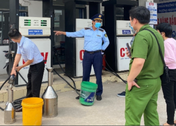 Tước giấy phép 2 chủ cây xăng