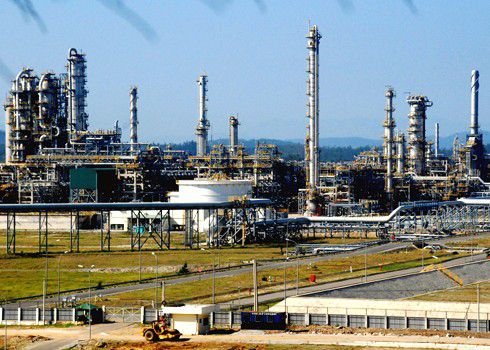 2 nhà máy lọc dầu được yêu cầu bán xăng dự trữ