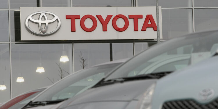 Nhiều hãng ô tô tên tuổi rời bỏ thị trường Nga