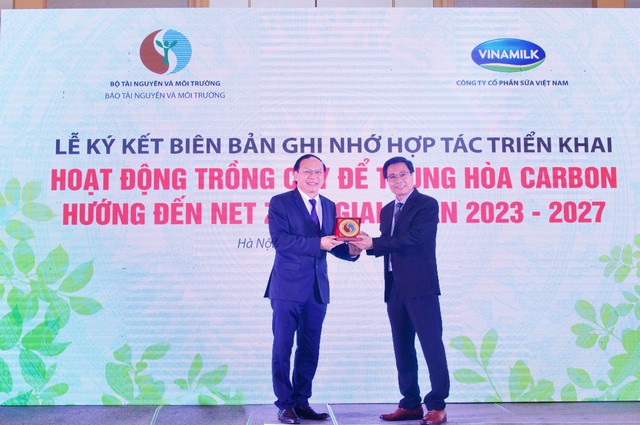 Tiên phong thực hiện cam kết của chính phủ về Net Zero 2050, Vinamilk dành 15 tỷ đồng trồng cây trung hòa carbon - Ảnh 6.