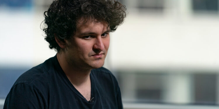 CEO FTX phủ nhận tin đồn chạy trốn sau thảm họa