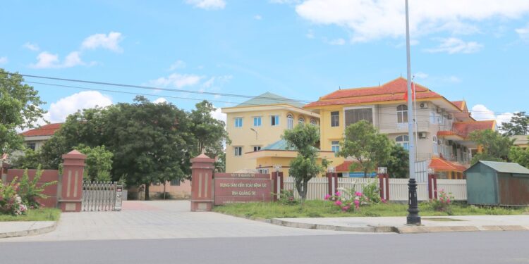 Khiển trách Giám đốc CDC Quảng Trị
