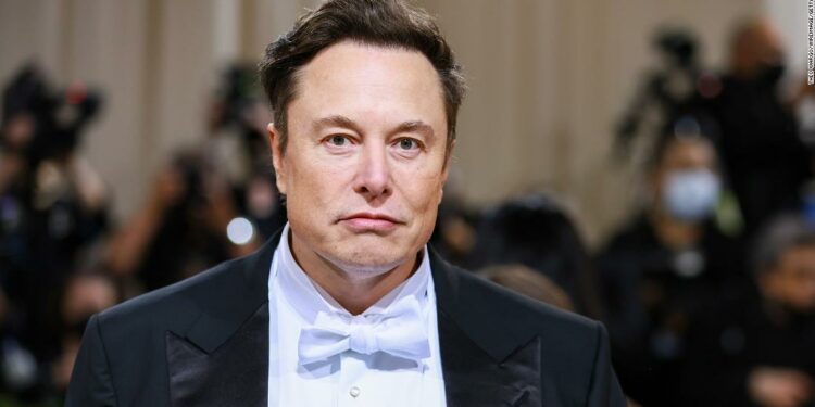 Nhận thưởng "khủng" cho vị trí CEO Tesla, Elon Musk phải ra tòa