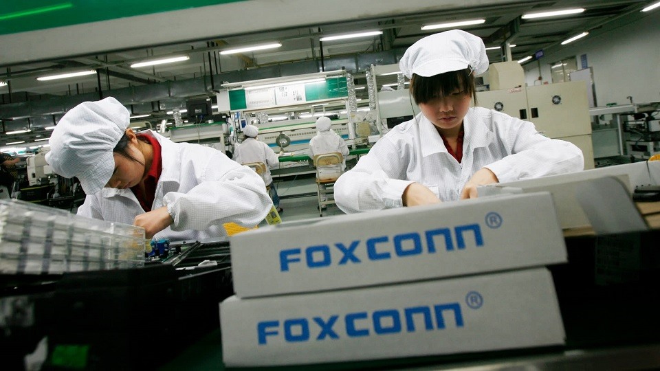 Foxconn chi thêm 1.800USD/người để giữ chân công nhân