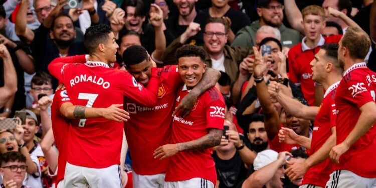 Gia đình tỷ phú Glazer rao bán câu lạc bộ Manchester United