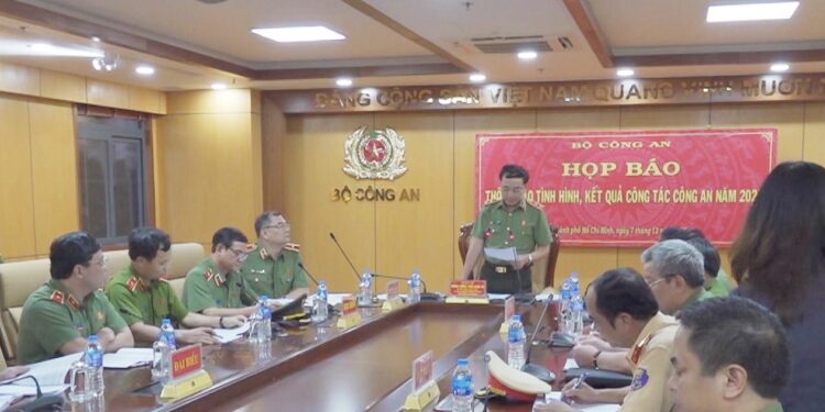 Tạm đình chỉ vụ án liên quan đến bố con ông chủ Tân Hiệp Phát