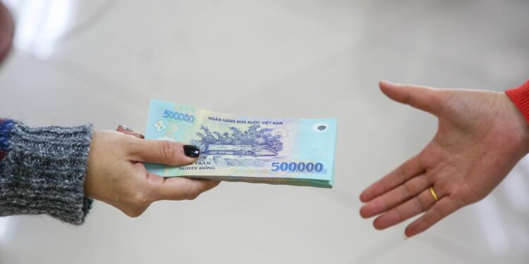 Các doanh nghiệp nỗ lực giữ thưởng Tết tháng lương thứ 13